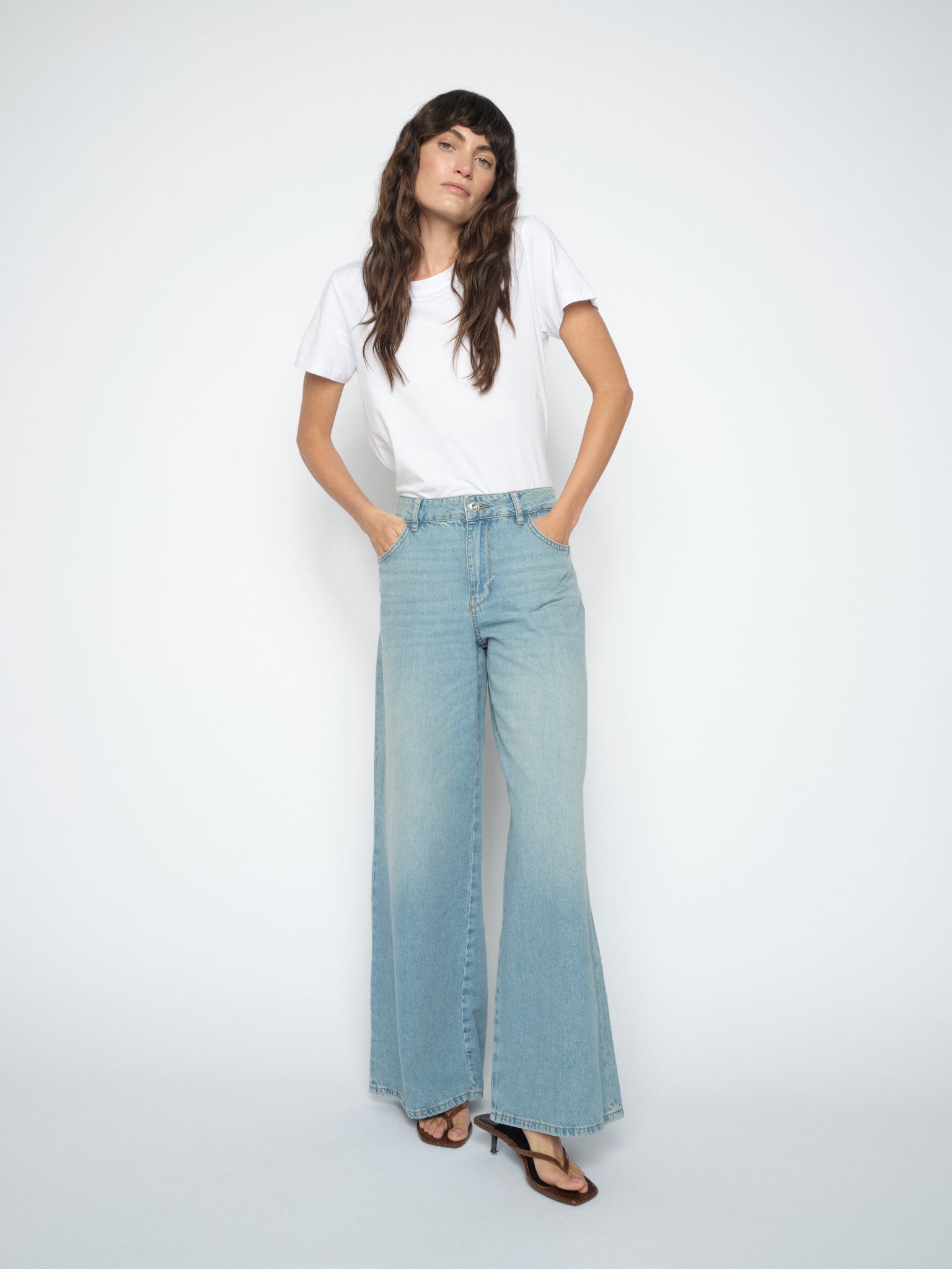 Modelshot / Light Blue / Detail